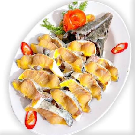 Cá tầm sơ chế và cắt khúc